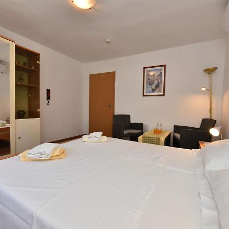 Traditional Apartment In Zadar With Garden Esterno foto